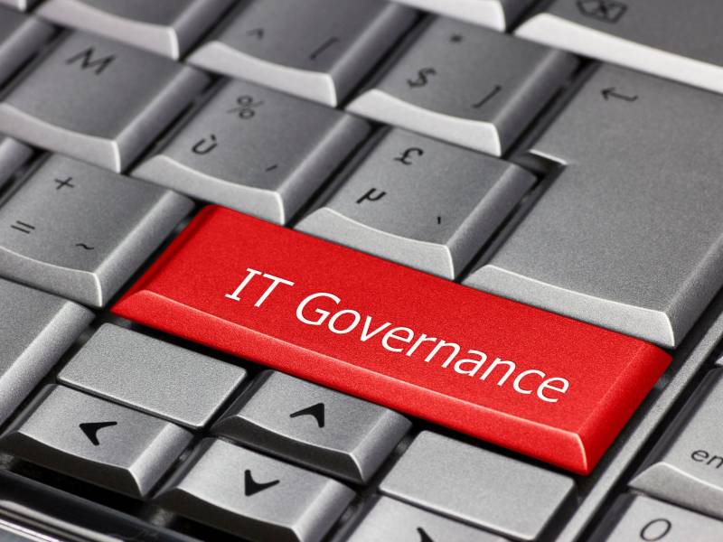 Formation avancée en cyberdéfense d'entreprise et formation en gouvernance IT pour professionnels de la sécurité numérique